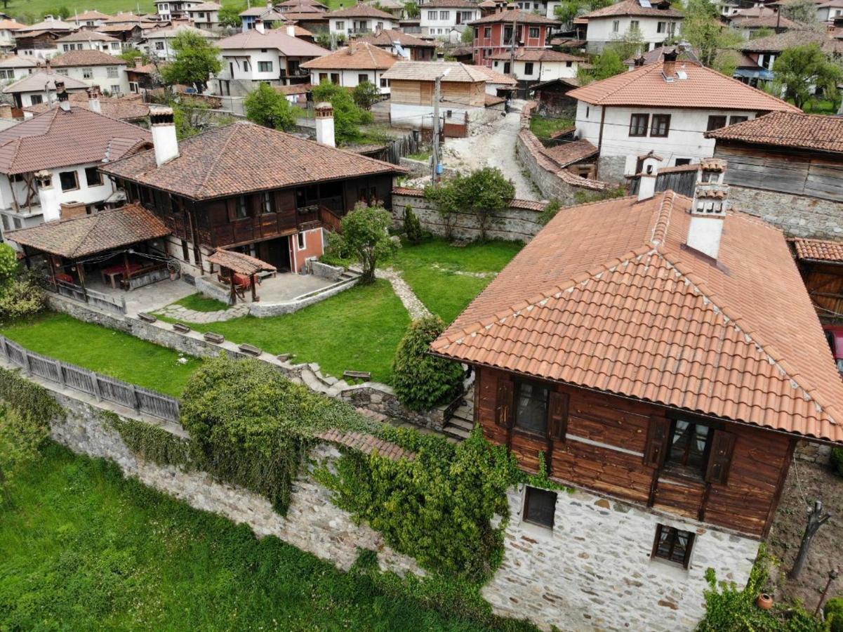 Hadji Neikovi Guest Houses Kopriwschtiza Exterior foto